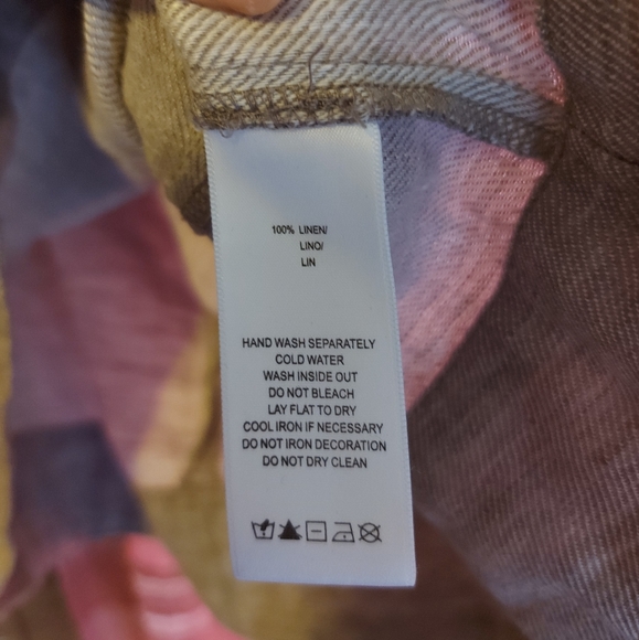 Linen Kensie Pretty sleeveless top with back zip. - Picture 4 of 4